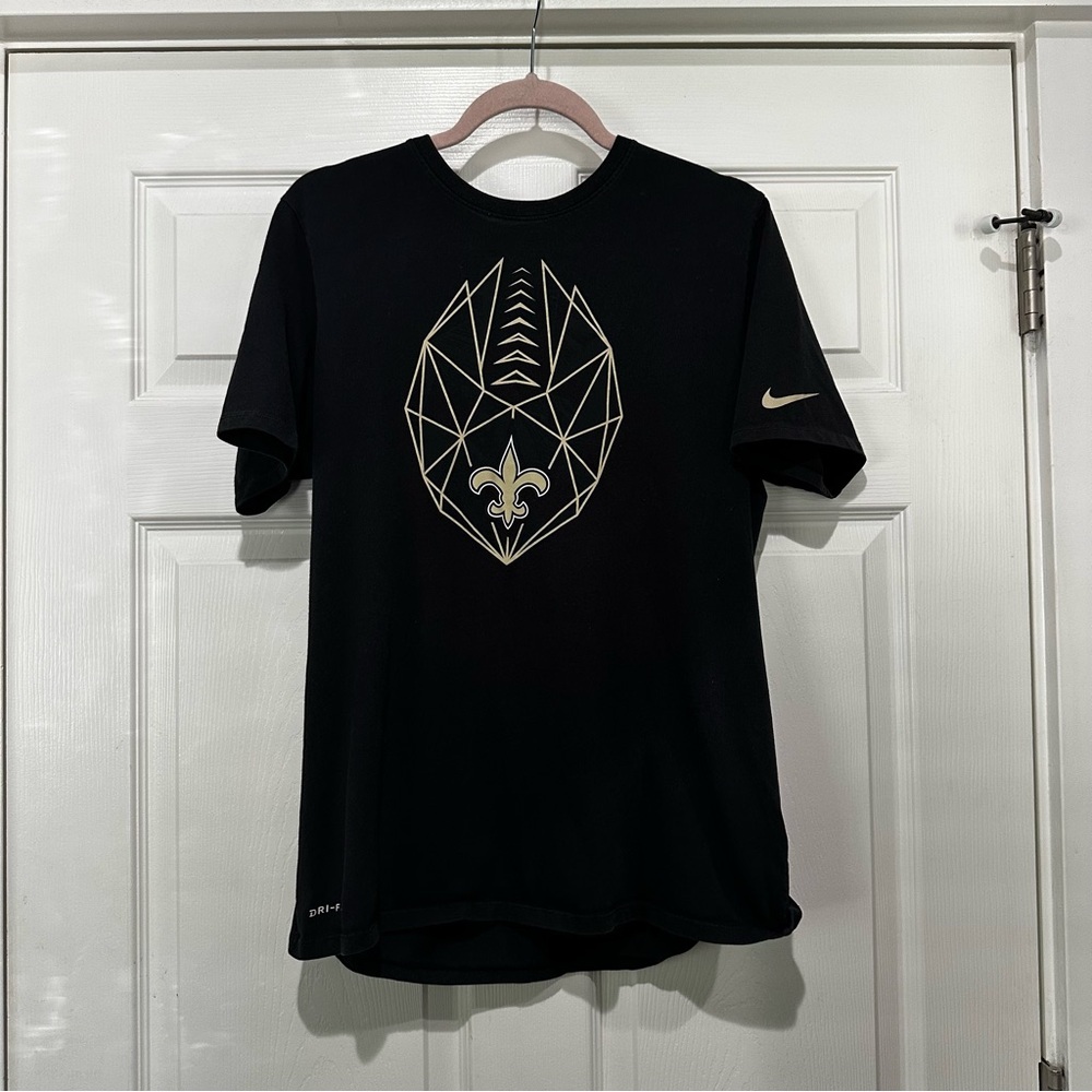 NFL Saints Nike Black Short Sleeve Tee with‎ Striking Design